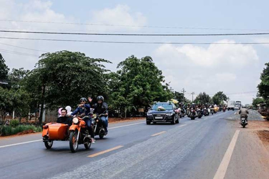  Lễ rước dâu tại Ban Mê Thuột qui tụ khá đông đảo các anh em bikers đến từ nhiều tỉnh thành phía Nam.